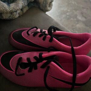 Nike Youth Soccer Shoes with Cleats-Pink Size 1
